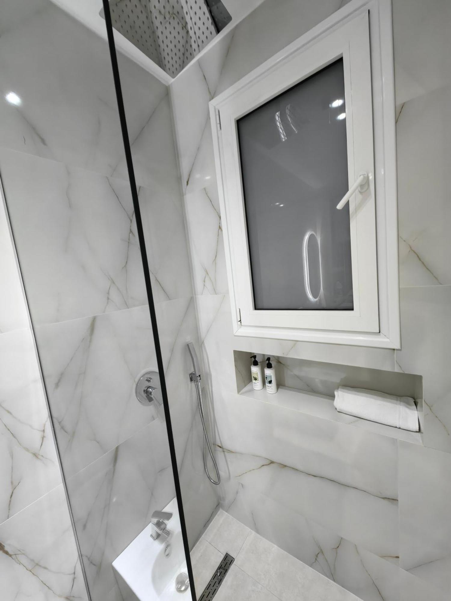 Lungomare Luxury Sea View Apartaments Vlorë 객실 사진